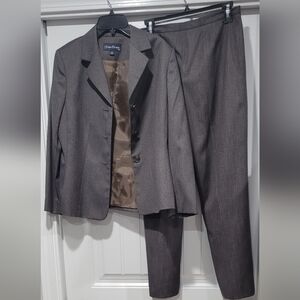 Evan Picone Women's Gray Blazer and Pants Set